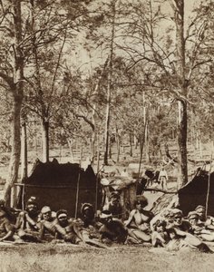 Australische Aboriginals schuilen achter een windscherm door Photographer Australian