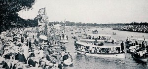 Henley on the Yarra, Melbourne, Victoria, c.1904, uit Under the Southern Cross - Glimpses of Australia, uitgegeven door Department of External Affairs, Melbourne
