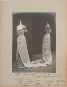 Albumblad: House of Worth, Baljurk door Photographer French