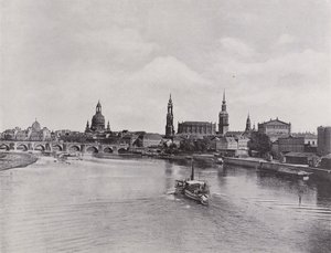 Oude stad vanaf de Marienbrug (zwart-wit foto) door Photographer German