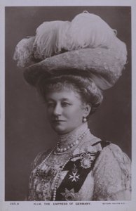 Augusta Victoria van Sleeswijk-Holstein, keizerin van Duitsland en vrouw van Wilhelm II door Photographer German