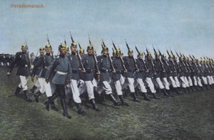 Duitse infanteriesoldaten marcheren op parade door Photographer German