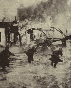 Duitse soldaten die door de brandende ruïnes van Rotterdam trekken na het bombardement door de Luftwaffe, Tweede Wereldoorlog, mei 1940 (zwart-wit foto) door Photographer German
