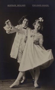 Gertrude Berliner en Edelgard Mandel, Duitse actrices door Photographer German