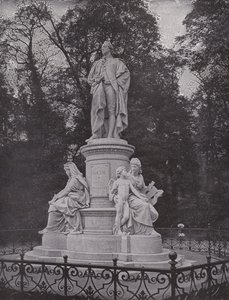In Tiergarten, Goethe-monument door Photographer German