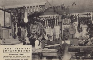 Johann Reiter, Maker en reparateur van snaarinstrumenten, Mittenwald, Beieren door Photographer German