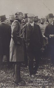 Kaiser Wilhelm II en Duitse luchtschipbouwer Graaf Ferdinand von Zeppelin op vliegveld Tegel, Berlijn, 29 augustus 1909 door Photographer German
