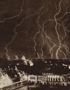 Bliksemflitsen boven de stad Leipzig, Duitsland, tijdens een onweersbui door Photographer German
