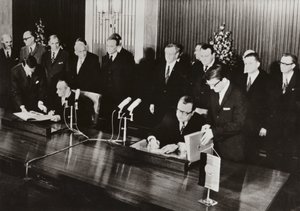 Op 26 mei 1972 werd het Verkeersverdrag, het eerste staatsverdrag tussen de Duitse Democratische Republiek en de Bondsrepubliek Duitsland, ondertekend in de DDR-hoofdstad Berlijn door Photographer German
