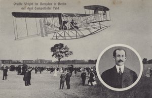 Orville Wright vliegt met zijn vliegtuig over het Tempelhof vliegveld, Berlijn