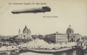 Zeppelin LZ III vliegt over Berlijn door Photographer German