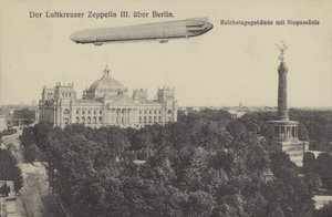Zeppelin LZ III vliegend over Berlijn door Photographer German
