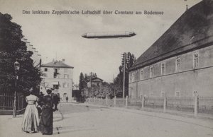Zeppelin vliegt over Konstanz, Duitsland door Photographer German
