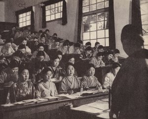 Jonge Japanse vrouwen in hun laatste jaar aan de Women