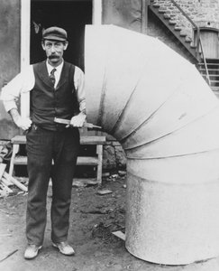 James Bright, blikslager bij Hagley Yard