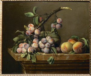 Pruimen, kalebassen en perziken op een marmeren hoofdgestel ...