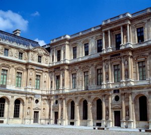 Architectuur: uitzicht op de vierkante binnenplaats van het Louvre door Pierre Lescot