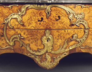 Detail van een Louis XV commode, verkocht door Adrien Delorme