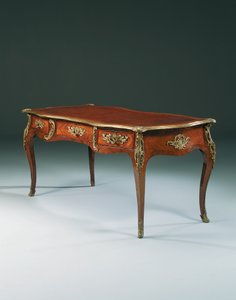 Louis XV bureau plat door Pierre Roussel