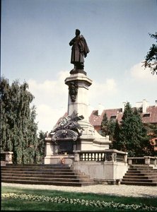 Standbeeld van Adam Mickiewicz (1798-1855) opgericht in 1898 door Polish School