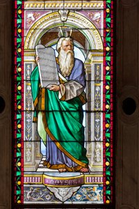 Genua, Duomo (Sint-Laurenskathedraal), de Kapel van Sint-Jan de Doper: glas-in-loodramen door Pompeo Bertini