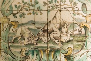Majolica tegels die honden tonen die een stier aanvallen, uit De Jachtkamer in Palacio da Praia, Belem, ca.1680 (keramiek)
