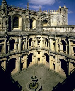 Uitzicht op de Claustro dos Felipes, voltooid na 1584 door Portuguese School