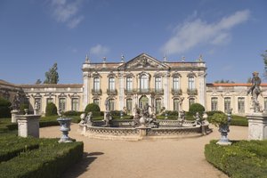 Uitzicht op de buitenkant door Portuguese School