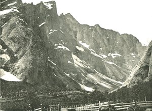 De Trolltindane bergen, Horgheim, Noorwegen door Poulton and Co