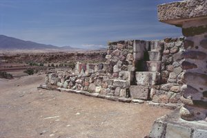 Een trap in een muur, Late Post-Klassieke Periode door Pre Columbian