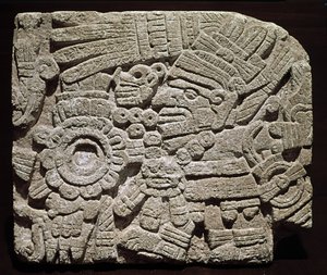 Precolumbiaanse kunst, gemengde beschaving: gebeeldhouwde borstplaat die een rijkelijk geklede persoon voorstelt - uit Oaxaca, Mexico. Nationaal Museum voor Antropologie van Mexico-Stad, Mexico door Pre Columbian Pre Columbian