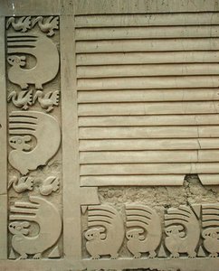 Het Plein van Ceremonies, Tschudi-paleis, gebouwd door de Chimu, detail van een dier van de muur, c.1300 BC