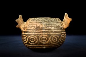 Bolvormige keramiek met zoömorfe decoratie / Precolumbiaanse kunst (terracotta) door Precolombian Precolombian