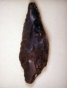 Pijlenpunt in vuursteen. Varèse. Archeologisch museum van Milaan