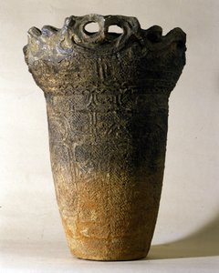 Grote terracotta vaas uit de Jomon-periode (prehistorische periode in Japan). Rome, Nationaal Museum voor Oosterse Kunst.