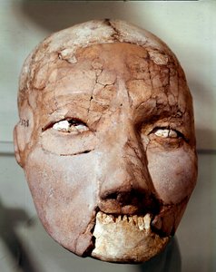 Neolithische kunst: menselijke schedel uit het Stenen Tijdperk (6000-4000 v.Chr.). Uit Jericho, Archeologisch Museum, Amman, Jordanië door Prehistoric Prehistoric