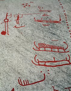 Noordse bronstijd: boten en sleeën, rotstekeningen in Tanum, Zweden door Prehistoric Prehistoric