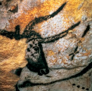 Muurschildering die een oeros (uitgestorven rund) afbeeldt, Stierenkamer, Lascaux-grot, Montignac, Dordogne, Frankrijk, paleolithische Magdalénienperiode door Prehistoric Prehistoric