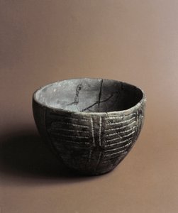 Prehistorie: keramische vaas gegraveerd met neolithische decoraties uit de Caverna Delle Arene in Candide (Ligurië). Pegli, Museo Villa Pallavicini door Prehistoric Prehistoric