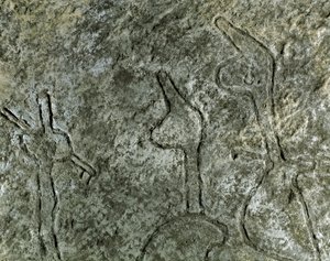 Prehistorie, rotstekeningen: petroglief (graffiti op steen) van een jachtscène. Neolithicum, steentijd. (Azerbeidzjan) Bronstijd. Bakoe, Azerbeidzjan Staatsreligie Geschiedenismuseum
