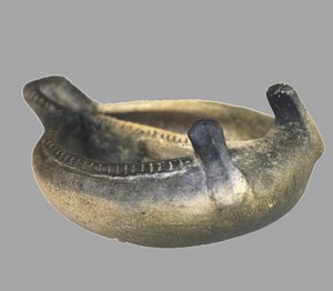 Zoomorfische Kom, 3800-3600 v.Chr. door Prehistoric Russian Culture