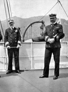 Commandant Sir Archibald Milne 1855-1938 met kapitein V. Stanley, 1908