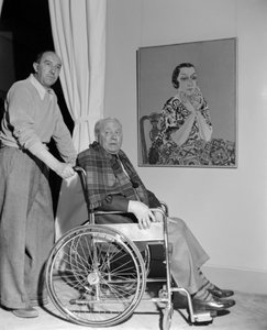 De schilder Raoul Dufy in Venetië (in een rolstoel) - 1952 (z/w foto) door Raoul Dufy