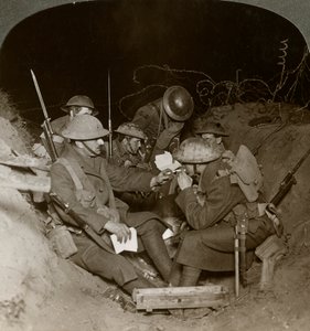 Een avond in de reserveloopgraven bij Beaumont Hamel, Frankrijk, Eerste Wereldoorlog, 1914-1918 door Realistic Travels Publishers