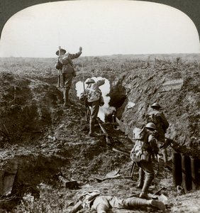 Britse soldaten vallen de Hindenburglinie aan, Eerste Wereldoorlog, 1917-1918 door Realistic Travels Publishers