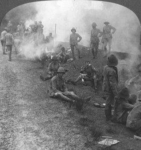Vroeg in de ochtend kampvuren en ontbijt in de Perzische Golf, Eerste Wereldoorlog, ca. 1914-1918