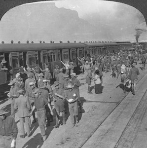 Soldaten van de Wiltshire Rifles stappen in een trein, Kaapstad, Zuid-Afrika, Eerste Wereldoorlog, c1915