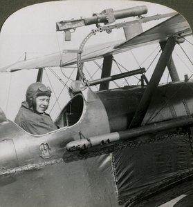 Sopwith Scout met fotografisch geweer gemonteerd op de bovenste vleugel, Eerste Wereldoorlog
