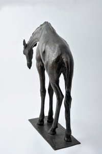 Grote giraffe met gebogen hoofd, gemodelleerd 1909-10, gegoten voor 1913
