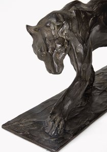 Panter lopend, achterpoot opgetild, ca. 1904